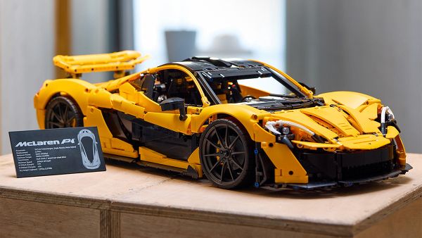 Câștigă un set LEGO Technic McLaren P1