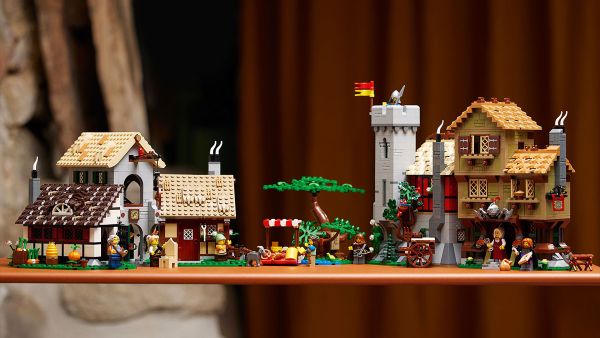 Câștigă un set LEGO Piață de oraș medieval