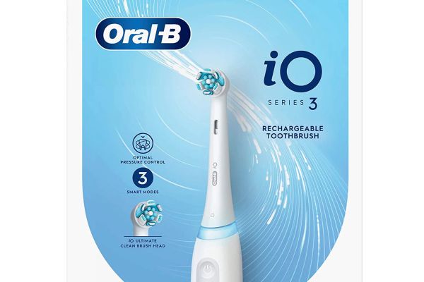 Câștigă 8 periuțe de dinți electrice Oral B iO 3